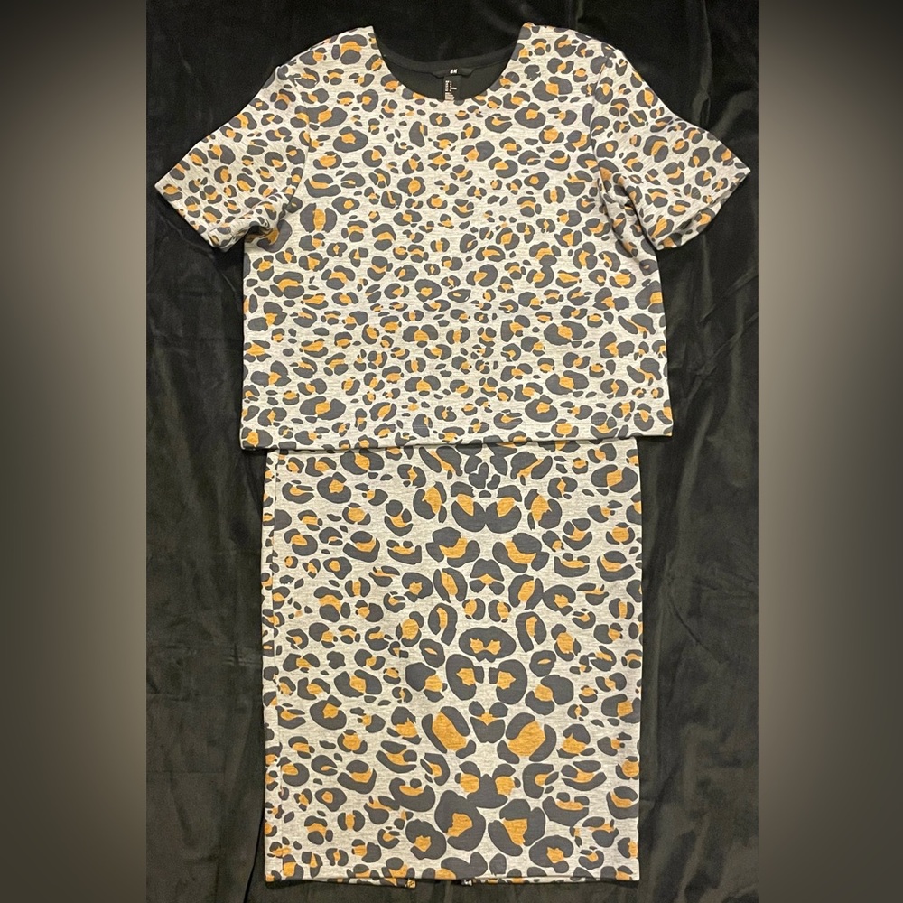 H&M 2-Piece Leopard Crop Midi SKIRT SET in GREAT condition. Size Medium